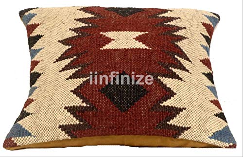 Housse de coussin canapé pour rénover un salon usé avec le style bohème