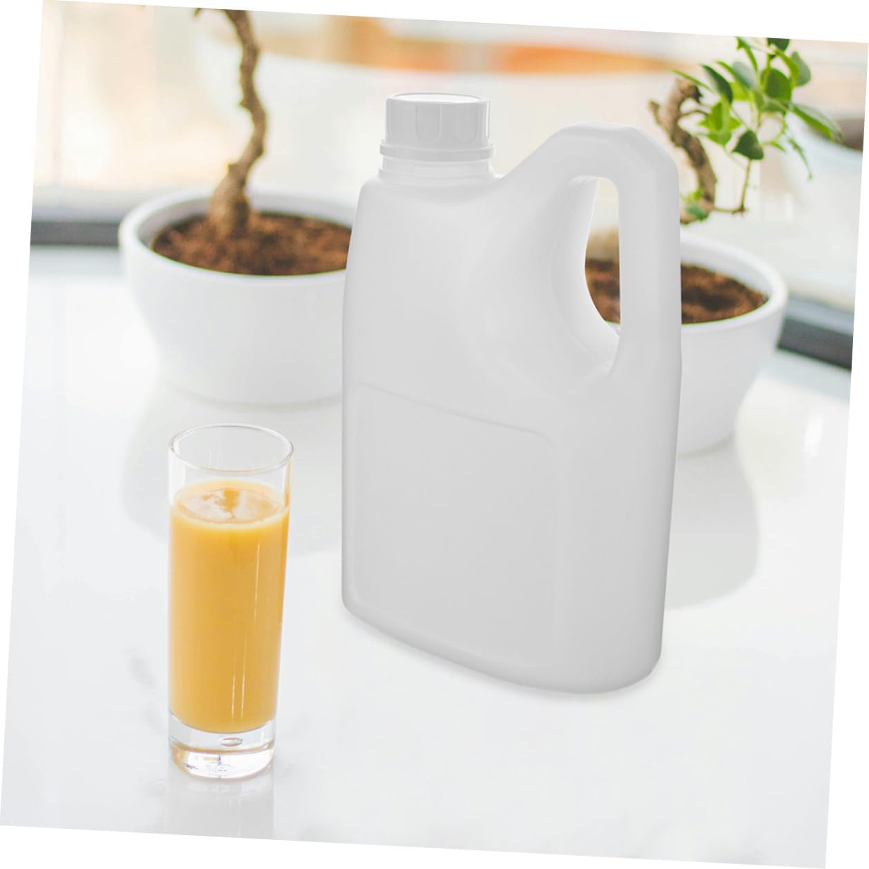Bouteille 2 Litres Réutilisable en Plastique avec Poignée, Récipient à Jus pour Réfrigérateur, Facile à Nettoyer et Transporter, Lot de 2 Bouteilles pour Usage Domestique