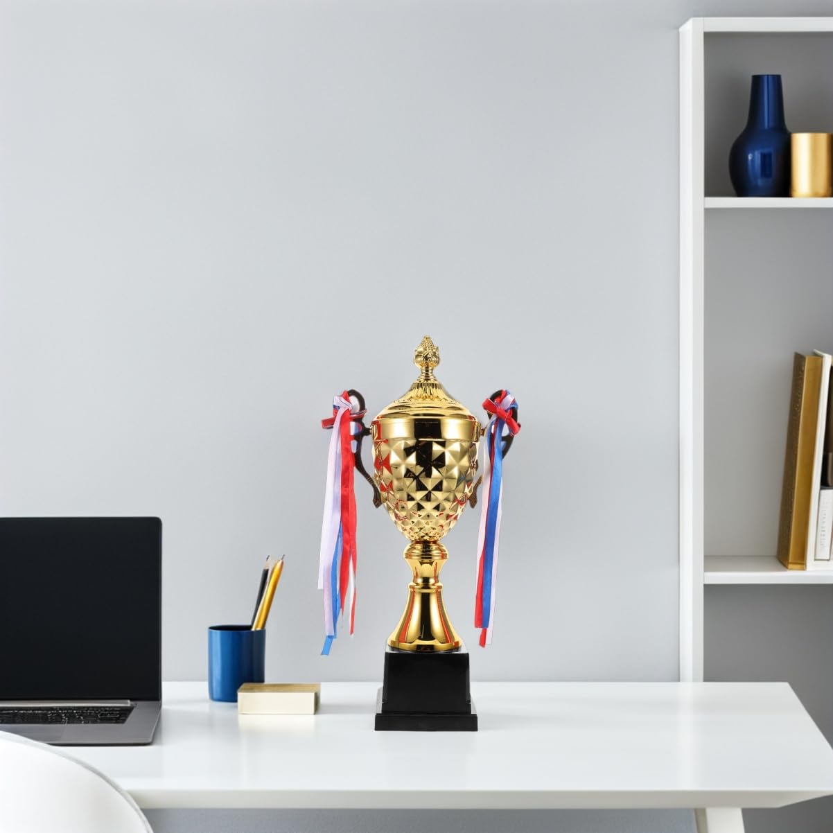 Sosoport Kleiner Metallpokal für Turniere und Wettbewerbe Widerstandsfähig und Geeignet für Innen und Außenveranstaltungen Kreative Designs als Siegertrophäe bei Feiern
