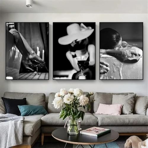 Affiche noir et blanc femme pour habiller un mur vide de toilettes avec style