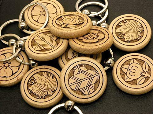 Amazon.co.jp: 徳川葵 丸に三つ葉葵 家紋キーホルダー 木製 戦国武将