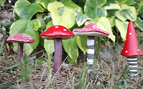 Garden Mile Set of 4 Garden Ornaments Outdoor Red Mushroom and Toadstool Mini Statues - Weatherproof Resin Realistic Mushroom for Plant Pot Patio Flowerbed Decor