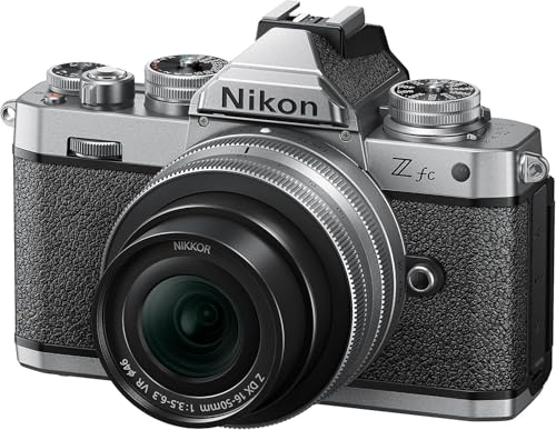 Nikon Z fc + NIKKOR Z DX 16-50 VR SE + Lexar SD 64GB, Mirrorless DX 20.9 MP, ghiere di controllo, mirino elettronico, 4K, monitor angolazione variabile, argento [Nital Card: 4 Anni di Garanzia]