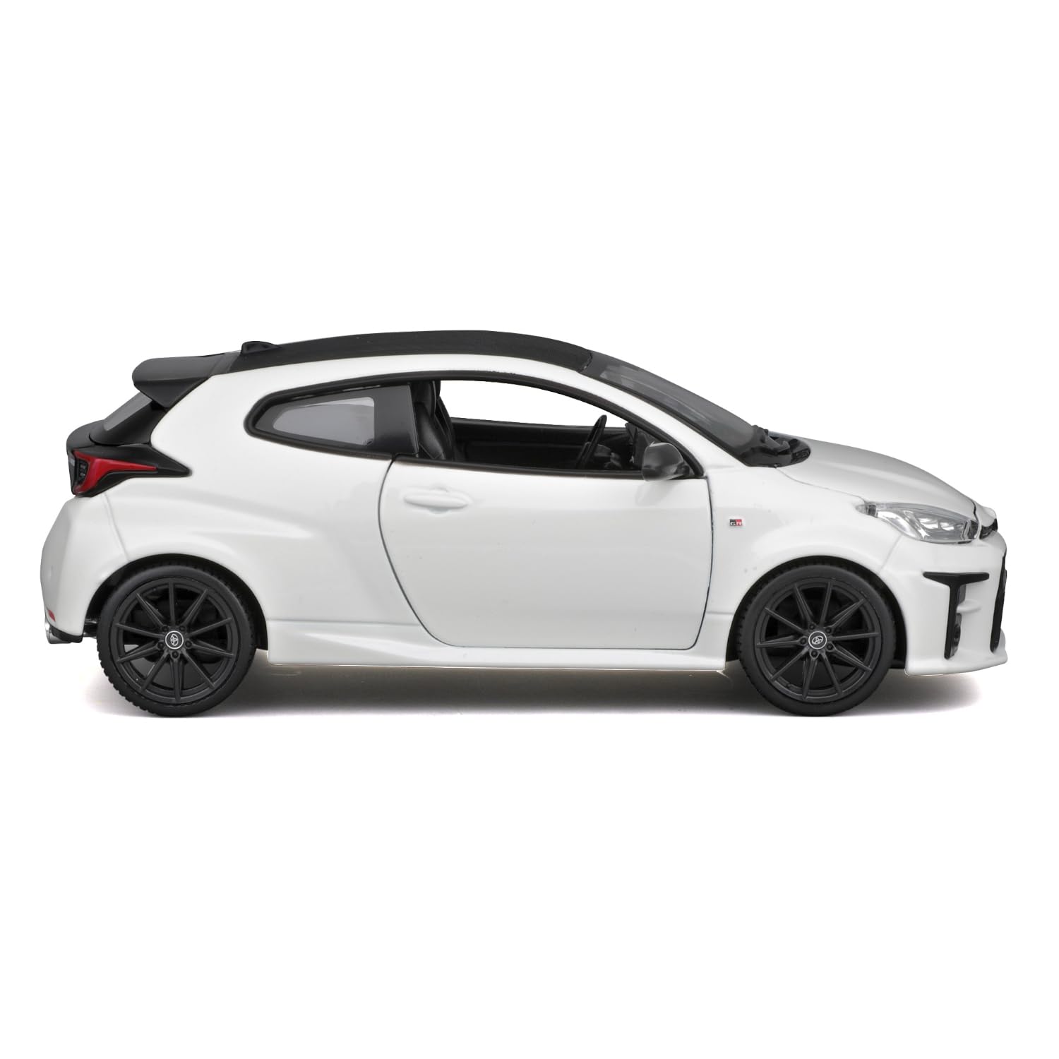 Maisto - Toyota Yaris GR 2021 - realistyczny model samochodu sportowego w skali 1:24, szczegółowa replika w losowych kolorach, oficjalna licencja Toyota, zalecany wiek: 3+ lat