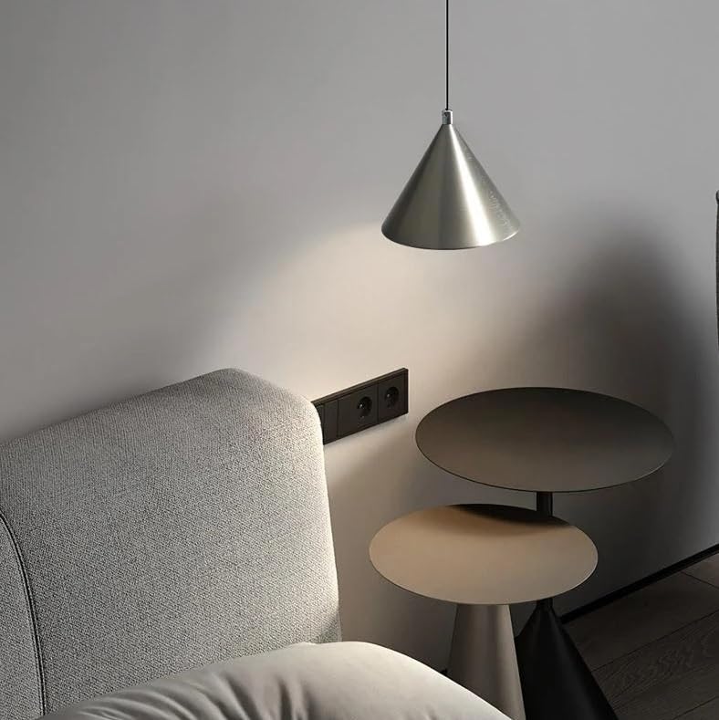 Lampe suspendue argent et lumière chaude pour chevet de chambre moderne