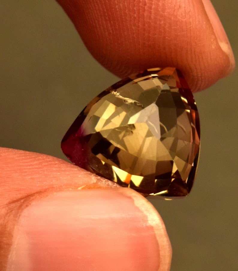 Pierre précieuse naturelle multi saphir de 11mm en forme de trillion pour création de bijoux