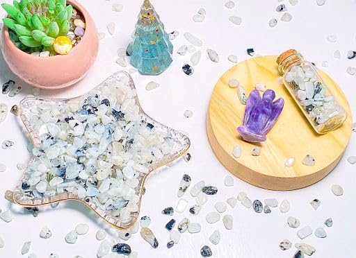 Image of YATOJUZI Moonstone Aquarium Gravel Rocks Bulk Wholesale Tumbled Crystals Stones Chips Crushed Reiki Energy Balancing Gemstones for Planters Vase Filler Fountain Fish Tank Potted Decor 0.44LB