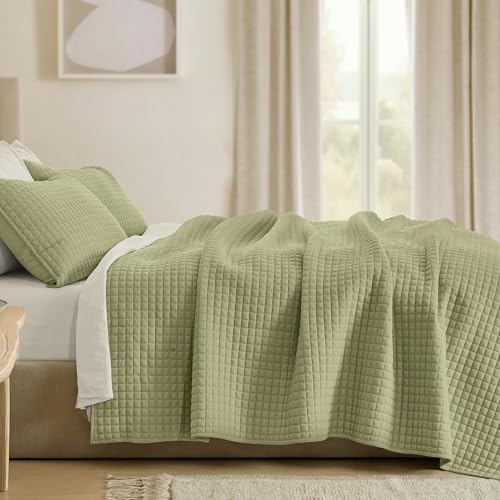 Image of Wonderful 3 Piece Waffle Weave Quilt Set Queen Size, Sage Lightweight Bedspread Coverlet for All Season, Ultra Soft Microfiber Bedding Set with 2 Pillow Shams, Waffle Pattern Quilted Design 94 inchx94 inch | Breathable & Cozy