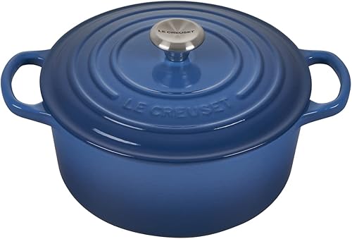 Le Creuset Horno francés redondo de 5 12 cuartos de galón con perilla de acero inoxidable personalizada grabada adicional - Marsella