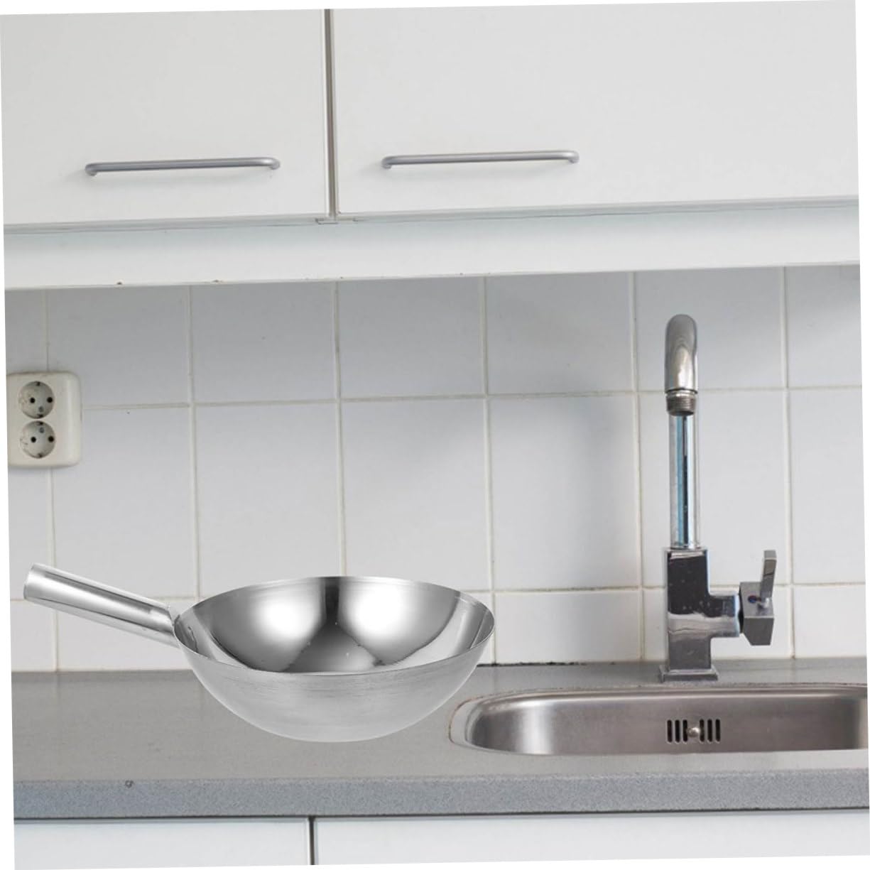 Louche à Eau Design Robuste et Gain de Place Épaisse Longue Poignée en Acier Inoxydable Multifonctionnelle, Accessoire la Cuisine et Salle de Bain