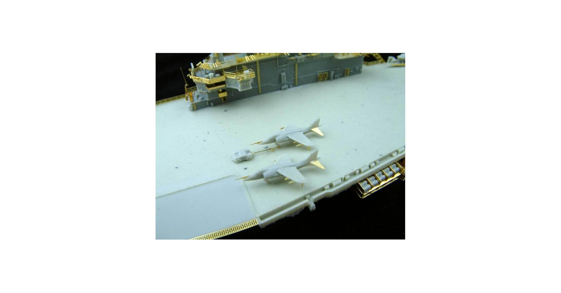 Amazon | Orange Hobby （N07-026-68）1/700 シーハリアー FRS1 戦闘機