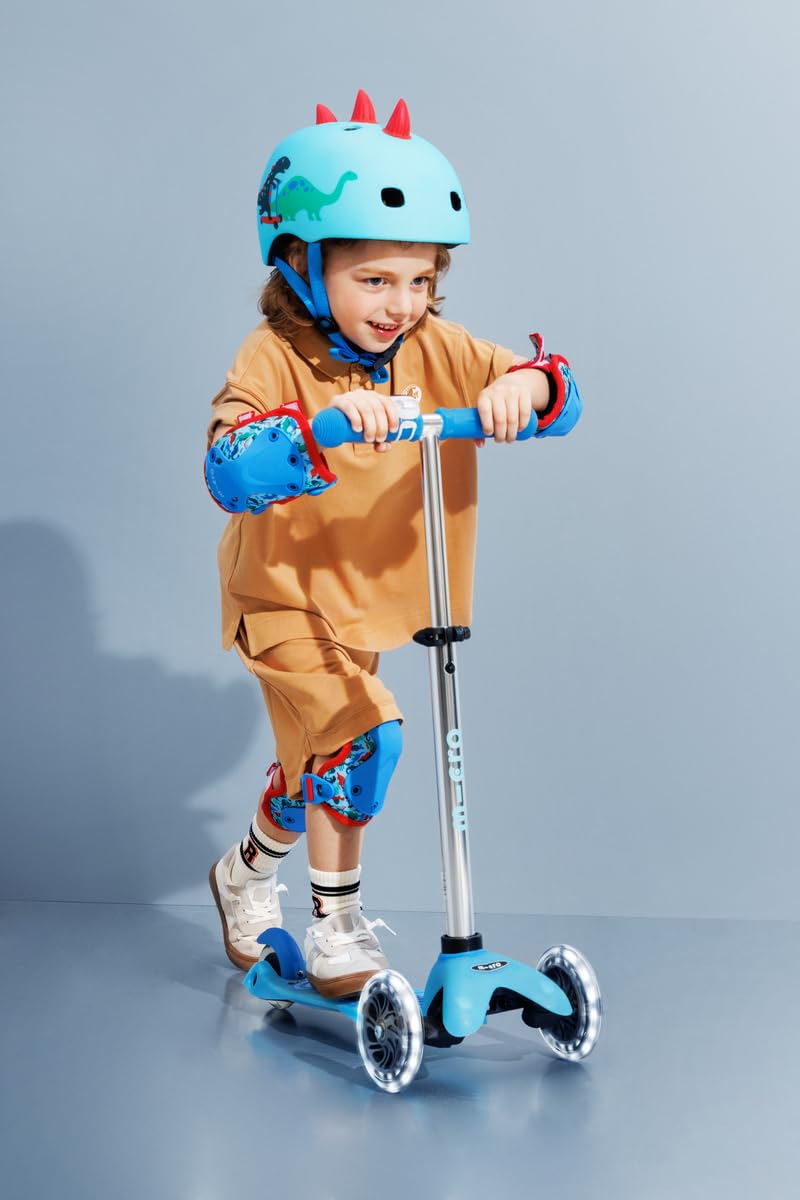 Micro Mini Deluxe Glow LED Monopattino 3 Ruote Per Bambini 2-5 Anni | Verde | Piattaforma E Manopole Fosforescenti | Ruote Con Luci LED | Altezza Manubrio Regolabile 48-68 Cm