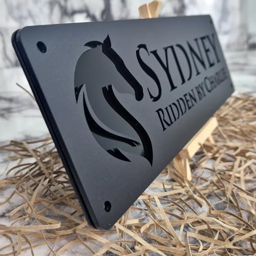 Personalisiertes Pferdestall Namensschild, Pferdenamensschild, Personalisiertes Pferdestall Acrylschild For Bauernhof Scheunenschild, Personalisiertes Outdoor Pferdename/Nummer Türschild(Black Gold)