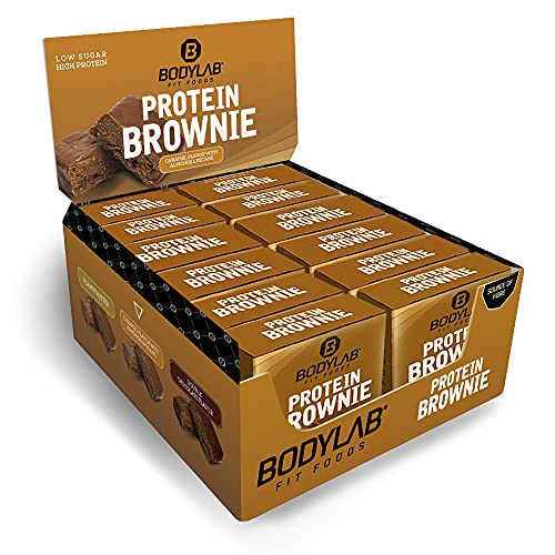 Bodylab24 Protein Brownie Caramel + Mandeln & Pekannüssen 12x50g, High Protein Snack mit 12g Eiweiß pro Brownie, Eiweißsnack aus Molkenprotein-Konzentrat, Milchprotein-Isolat und Kalziumcaseinat