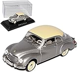 Das Modell befindet sich in einer stilvollen passenden Verpackung, mit abnehmbarem Sockel und Vitrine.