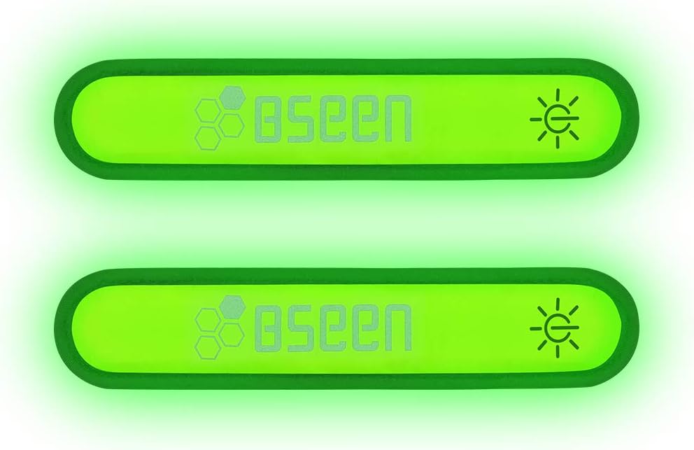 BSEEN LEDアームバンド 2パック 伸縮性LEDブレスレット 調節可能なストラップ 安全ライトアームバンド 暗闇で光る夜間のランニングギア ジョギング ウォーキング サイクリング キャンプ アウトドアスポーツ用 (グリーン)