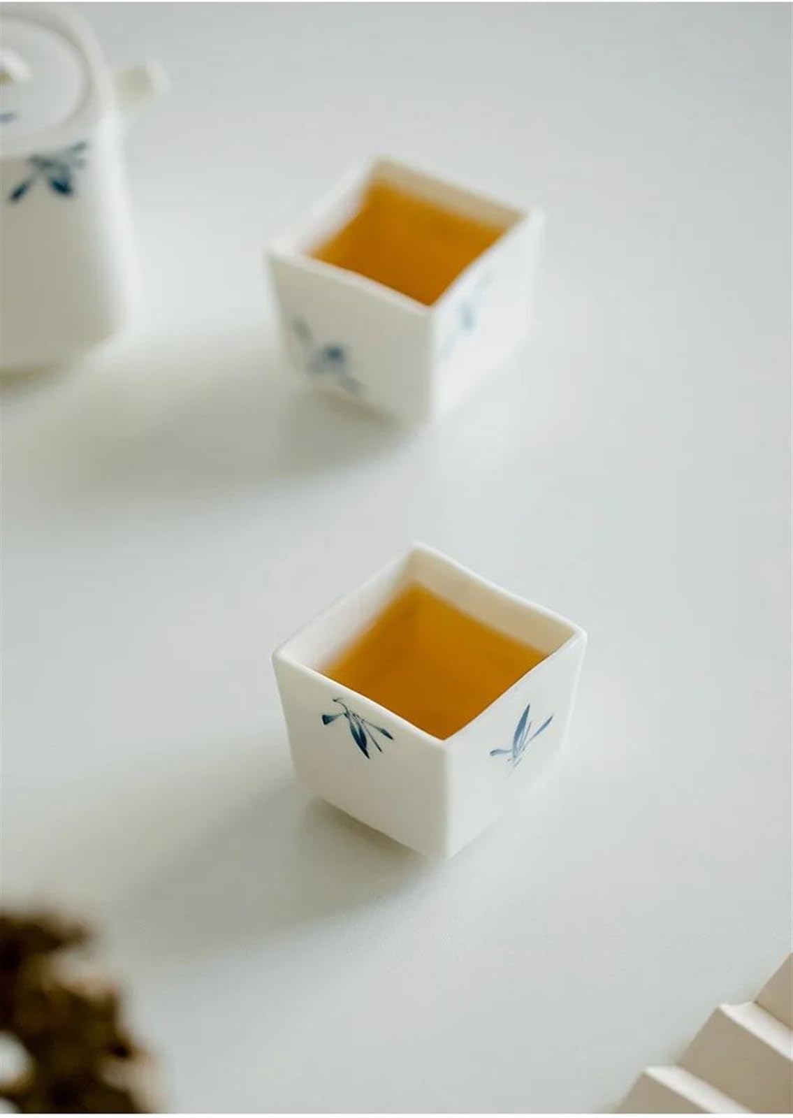 Teeservices 2-teilig/Set Kung-Fu-Teeservice 50 ml handbemalte Schmetterlingsorchidee Keramik-Teetasse Weißes Porzellan Quartett-Meistertasse Blütenblatttasse Teeschale Reise-T