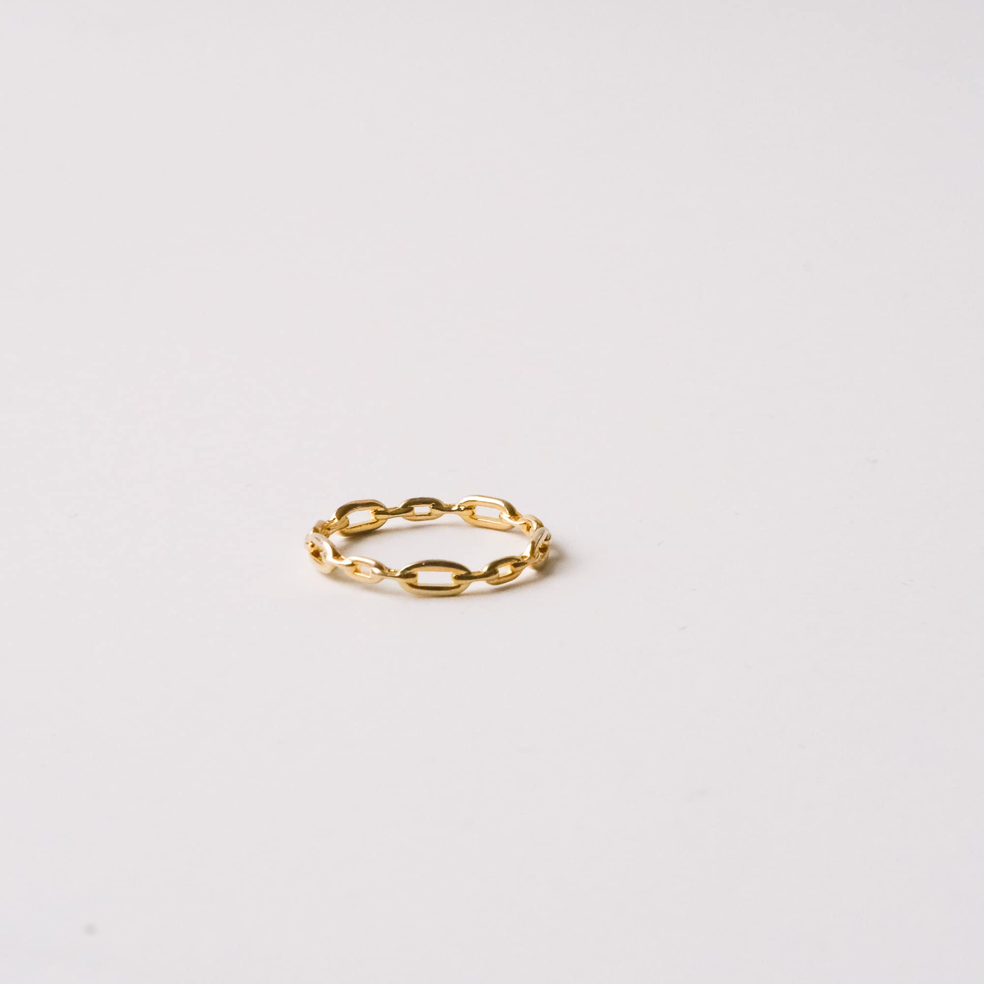 Anillo de eslabones simples chapado en oro de 18 quilates | Banda apilable minimalista para mujer, 18k, oro, latón, Zirconia cúbica 7