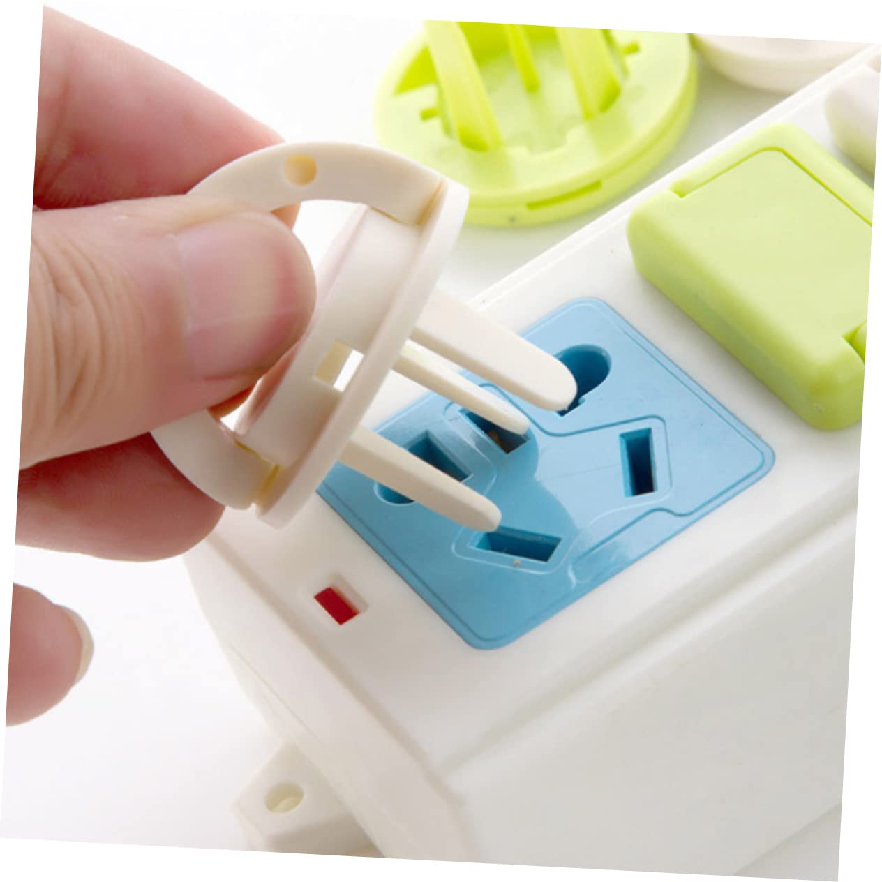 KOMBIUDA Lot de 60 Cache-prises de Sécurité pour Bébés, Capuchons Abs Blancs, Protection Anti-chocs pour Prises Électriques la Maison