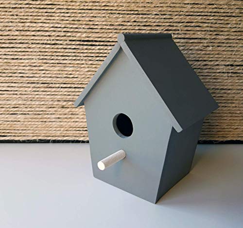 Casa de pájaros decorativa de madera en gris y de estilo nórdico y minimalista