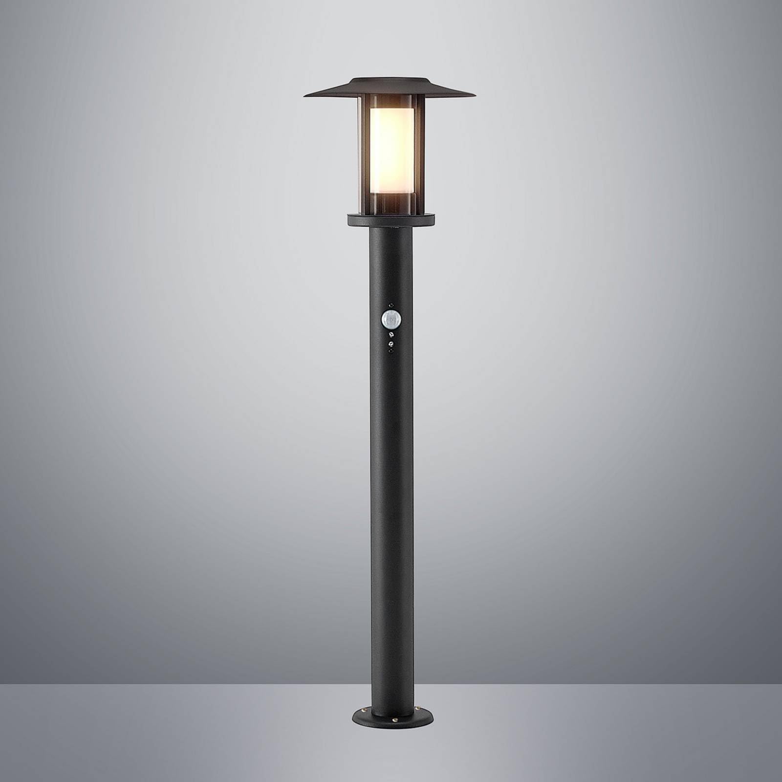 Lindby LED Außenleuchte Gregory mit Bewegungsmelder (spritzwassergeschützt (Modern) in Schwarz aus Edelstahl (1 flammig,) - Wegeleuchte Pollerleuchte Wegelampe Sockelleuchte