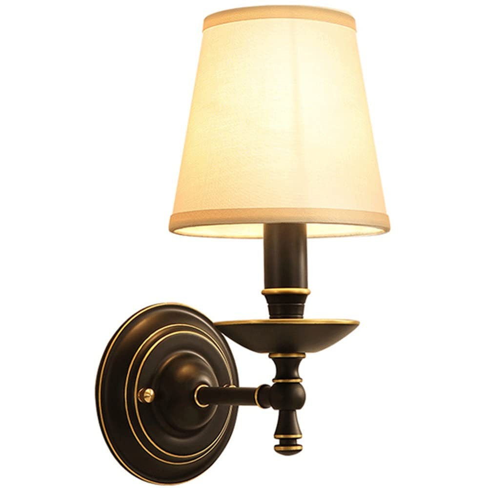Lampe murale d'intérieur en métal doré de haute finition et tissu raffiné