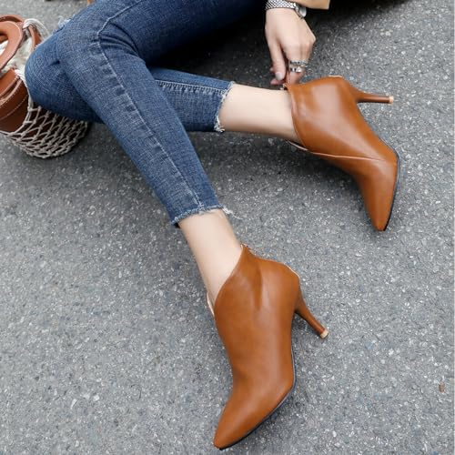 Talon aiguille et bout pointu sur ces bottines femme hiver haut de gamme