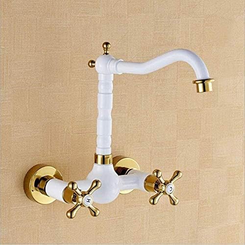 Lavabo de cuisine moderne sublimé par un mitigeur blanc et or unique