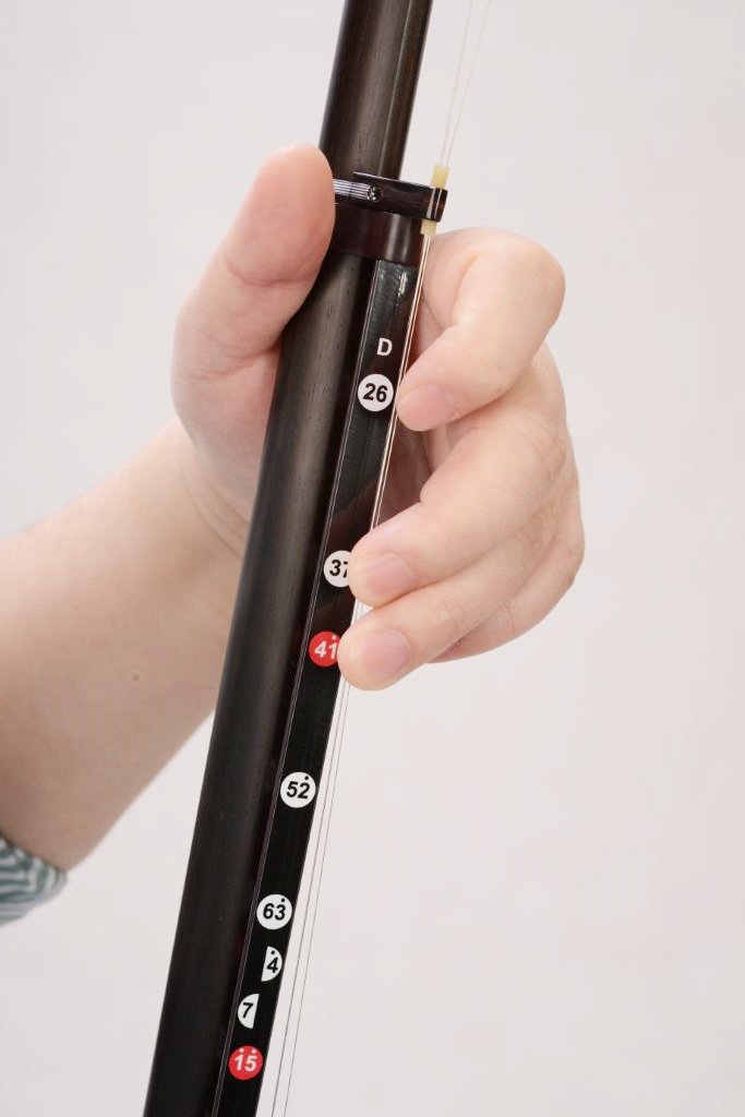 ニ胡　民族古楽器 ソフトケースと音程表示装置、替えの弓、内弦、外弦付き ニ胡 民族古楽器 ソフトケースと音程表示装置、替えの弓、内弦、