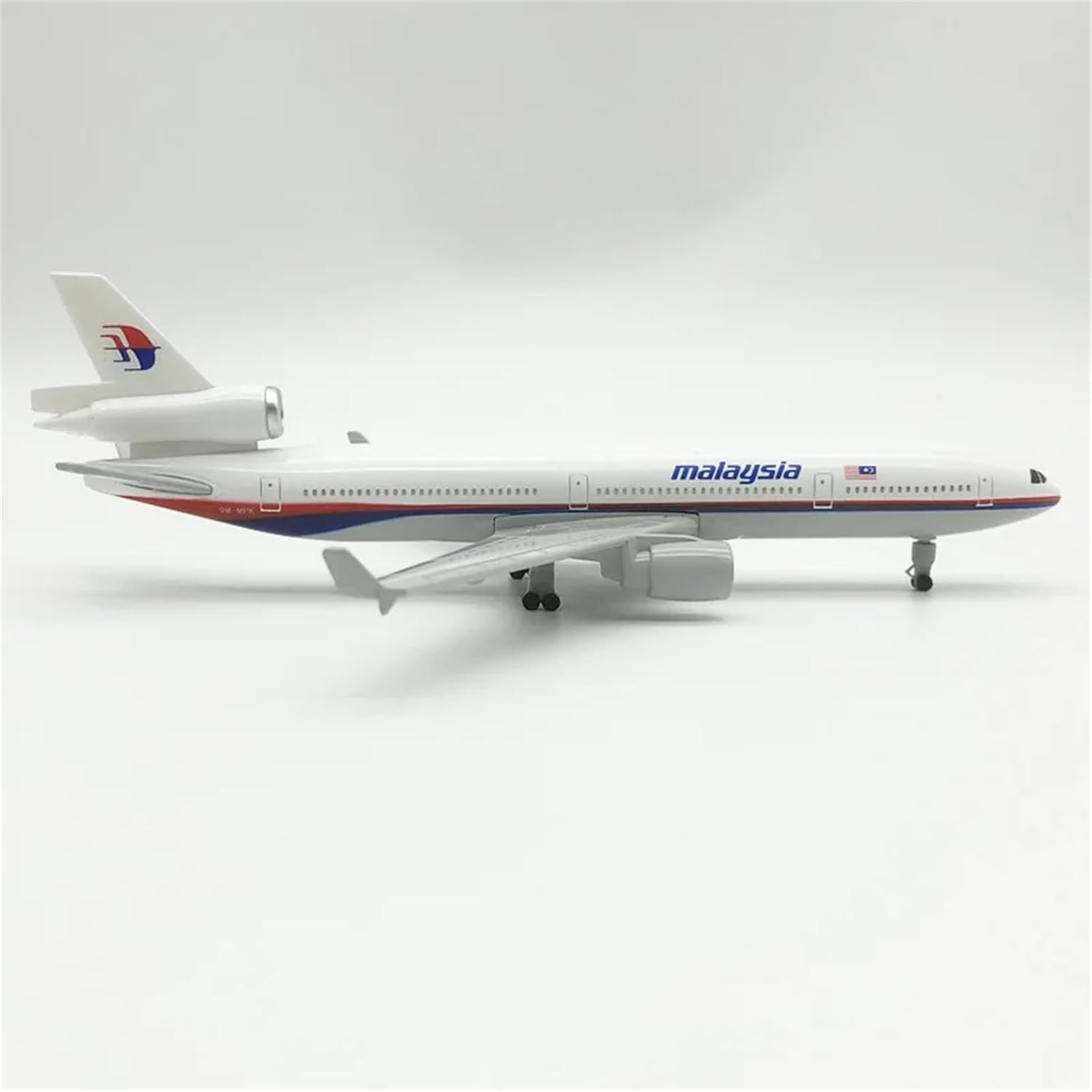 Alloy Malaysia MD-11 Aircraft Plane Models Chiristmas Gift 1/400 Scale Aviation Science Exhibition Model Toys new