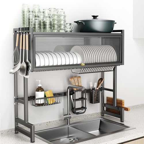 Sythdio Myth 水切りラックシンク上 蓋付き 3段 食器棚 大容量 水切りかご キッチンラック 食器乾燥 錆びない 洗い物ラック 省スペース 水が流れる皿立て多機能収納 包丁スタンド  組み立て簡単 dish drying rack 日本語の説明書付き (ブラック-蓋付き-長さ65cm)