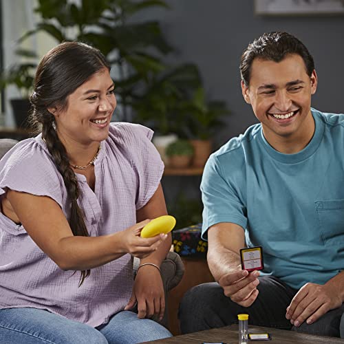 Hasbro Gaming Juego Tabú Clásico - Juego de Adivinar Palabras para Adolescentes y Adultos a Partir de 13 Años- Juego de Mesa para Fiestas de Amigos de 4 o más Jugadores