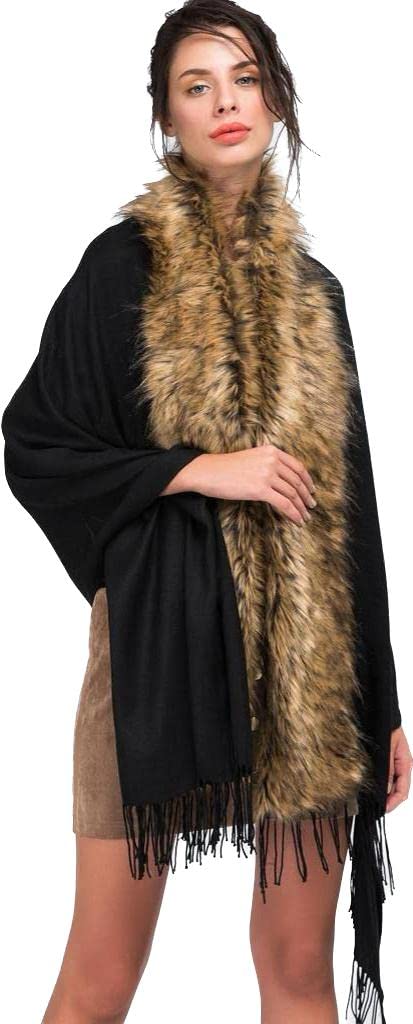GenericA luxurious winter women's shawl with a faux fur collar