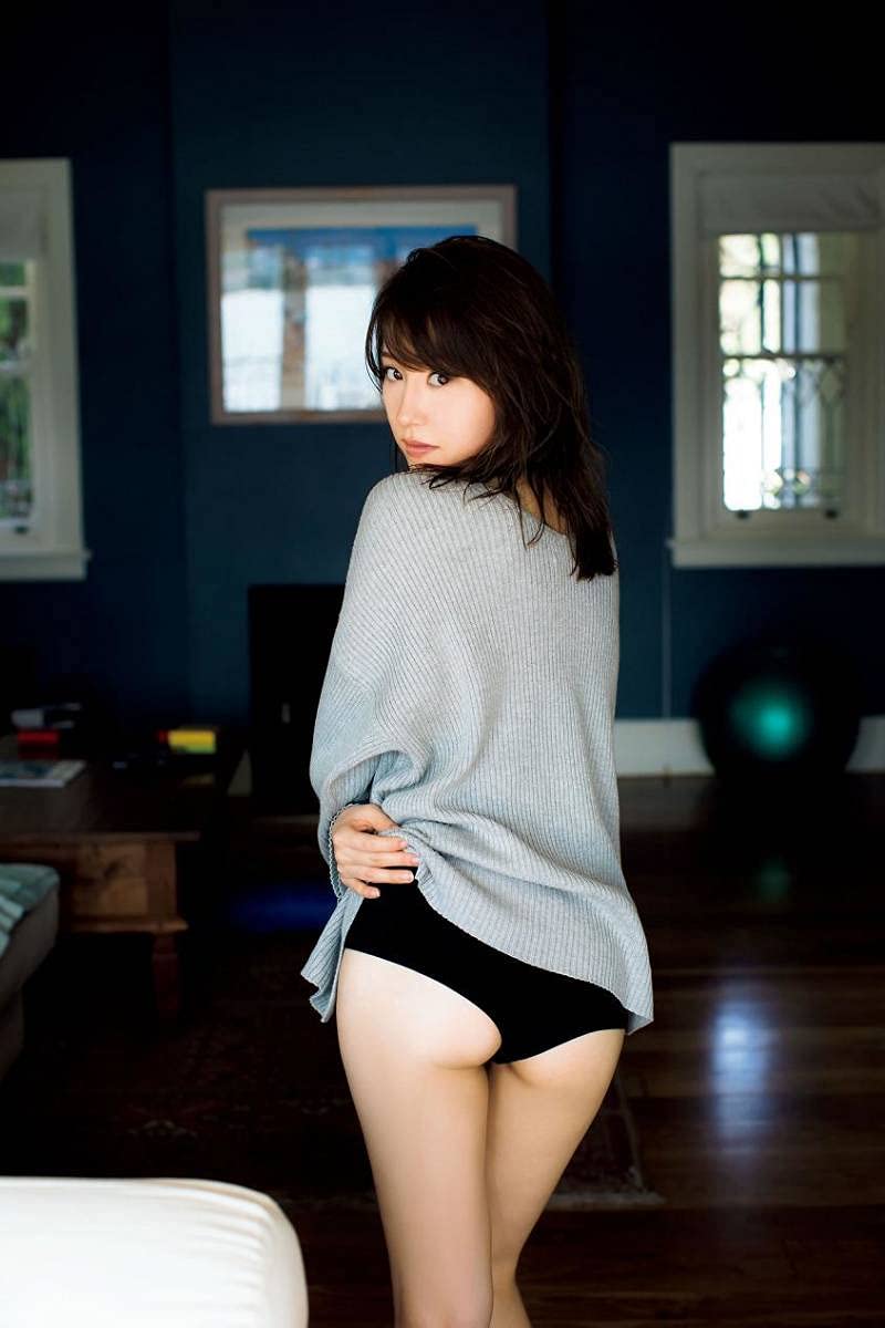 Amazon.co.jp: 衛藤美彩 L判 写真 50枚 おまけ 2L判 5枚付き 計55枚