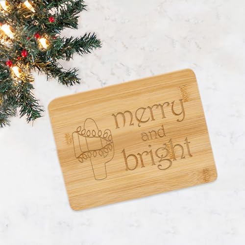 Love, Georgie "Merry and Bright" con tabla de cortar de bambú festiva con cactus para las fiestas. Tabla pequeña de bambú de 6 x 8 pulgadas. Tabla pequeña para charcutería. miniatura 5