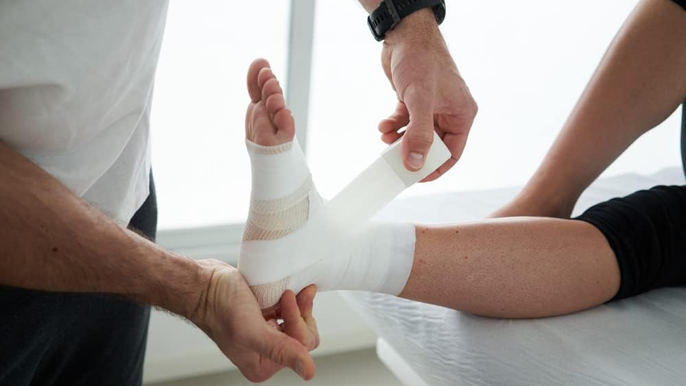 Strappal nastro taping sportivo anelastico professionale tape zigrinato all’ossido di zinco per bendaggi funzionali, stabilizzazione articolare, fisioterapia e sport | latex free | 4 cm x10 m 12 pz
