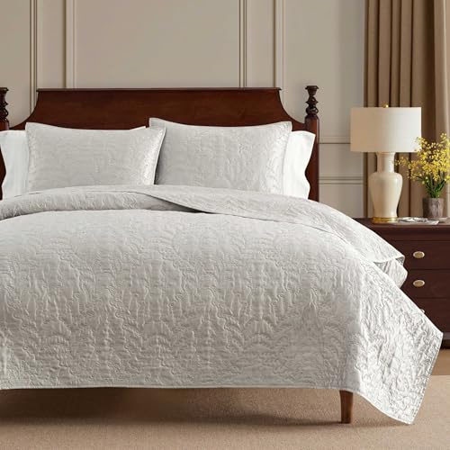 Image of Martha Stewart - King Size Quilt Set, Soft & Smooth Sateen Bedding with a Light and Breathable Feel, 3 Piece Bed Set with Matching Pillowcases (Fern Embroidery Grey)