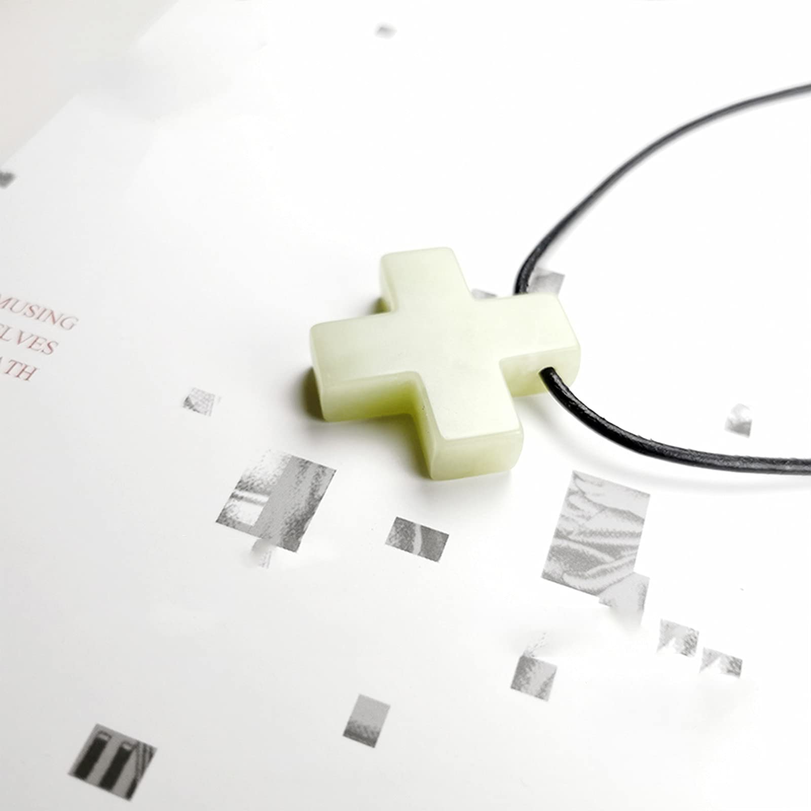 Amazon.co.jp: 新世紀エヴァンゲリオン 葛城ミサト クロスペンダント