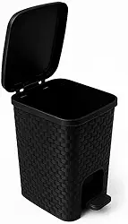 Lixeira Plástica com Pedal 7 Litros Preta Rattan – Design Trançado, Tampa com Abertura por Pedal, Compacta. Cesto de Lixo Para Banheiro, Cozinha ou Escritório Preta