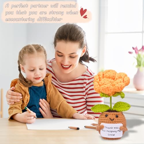 Muñeca de crochet rosa positiva mini hecha a mano miniatura 2