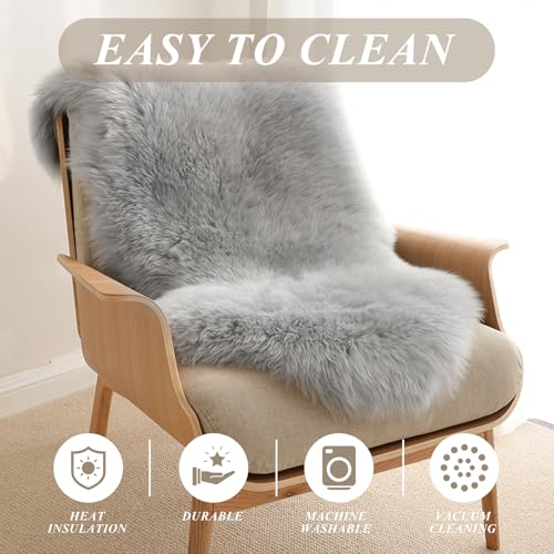 AMFUN Faux Lammfell Schaffell Teppich, Longhair Flauschiger Teppich, Flauschiger Schaffell Lammfell Fellteppich Waschbar, Weicher Fell Carpet für Stühle Sofa Schlafzimmer(Grau, 50 x 80 cm)