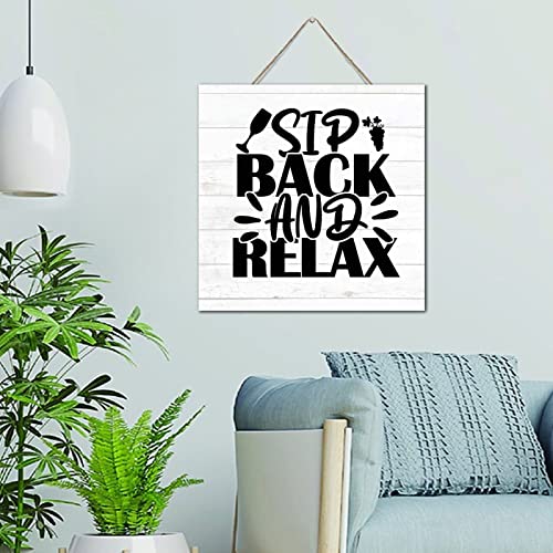 Plaque en bois Sip Back And Relax pour créer un coin bar cosy à la maison