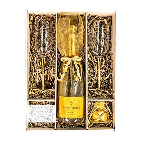 Veuve Clicquot Champagne Gift Set with Flutes Cover