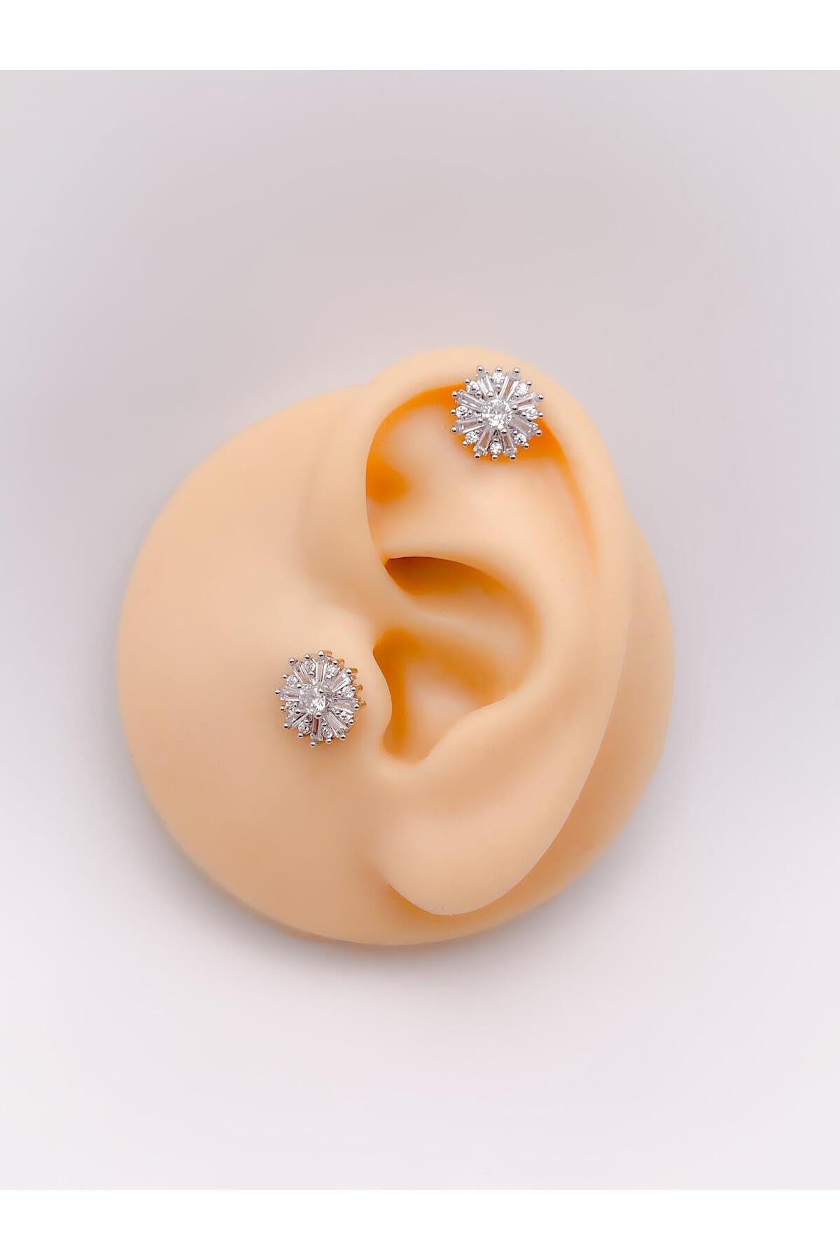 Trinos Taşlı Kar Tanesi Figürlü Kıkırdak Helix Tragus Piercing(1adet) Trinos Taşlı Kar Tanesi…