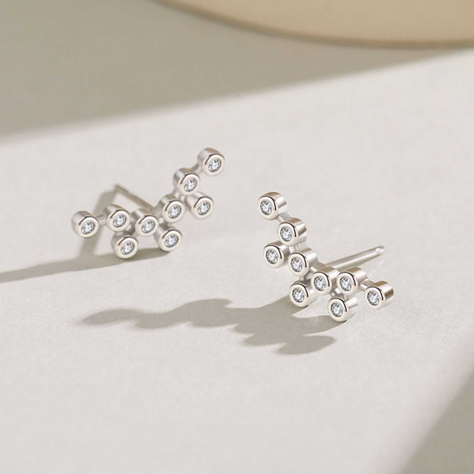 Orecchini da donna in argento con zirconi, moderni, geometrici, in argento sterling