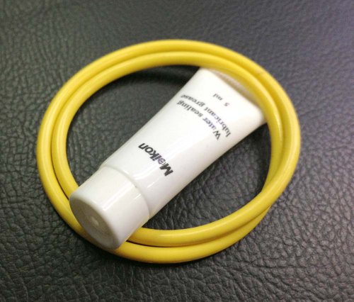 MegaGear Grasso Silicone O-Ring per Custodia