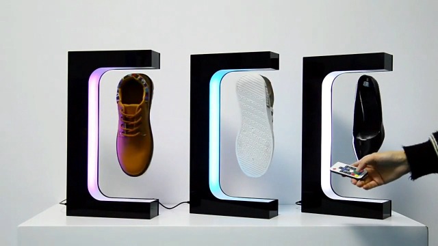 【ぶ〜】Levitation Display Stand スニーカーディス Amazon.com: Levitating Shoe Display Floating Sneaker Stand