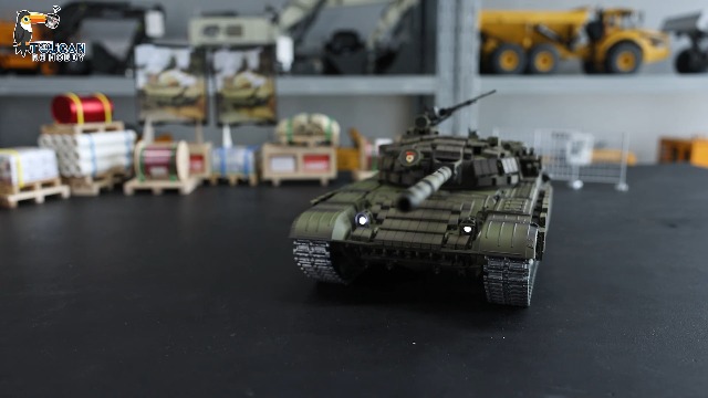 TOUCAN RC Henglong T72 RC Kampfpanzer 1:16 – Mit Metallketten, IR-Kampfsystem & Rauchgenerator