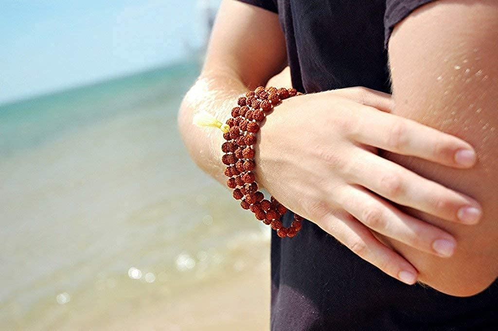 Raviour Lifestyle Handmade Authentic 108 Beads Rudraksha Mala Rudraksha Seeds for Meditation and Spiritual Healing 2 5143J8ebAsL. SL1024