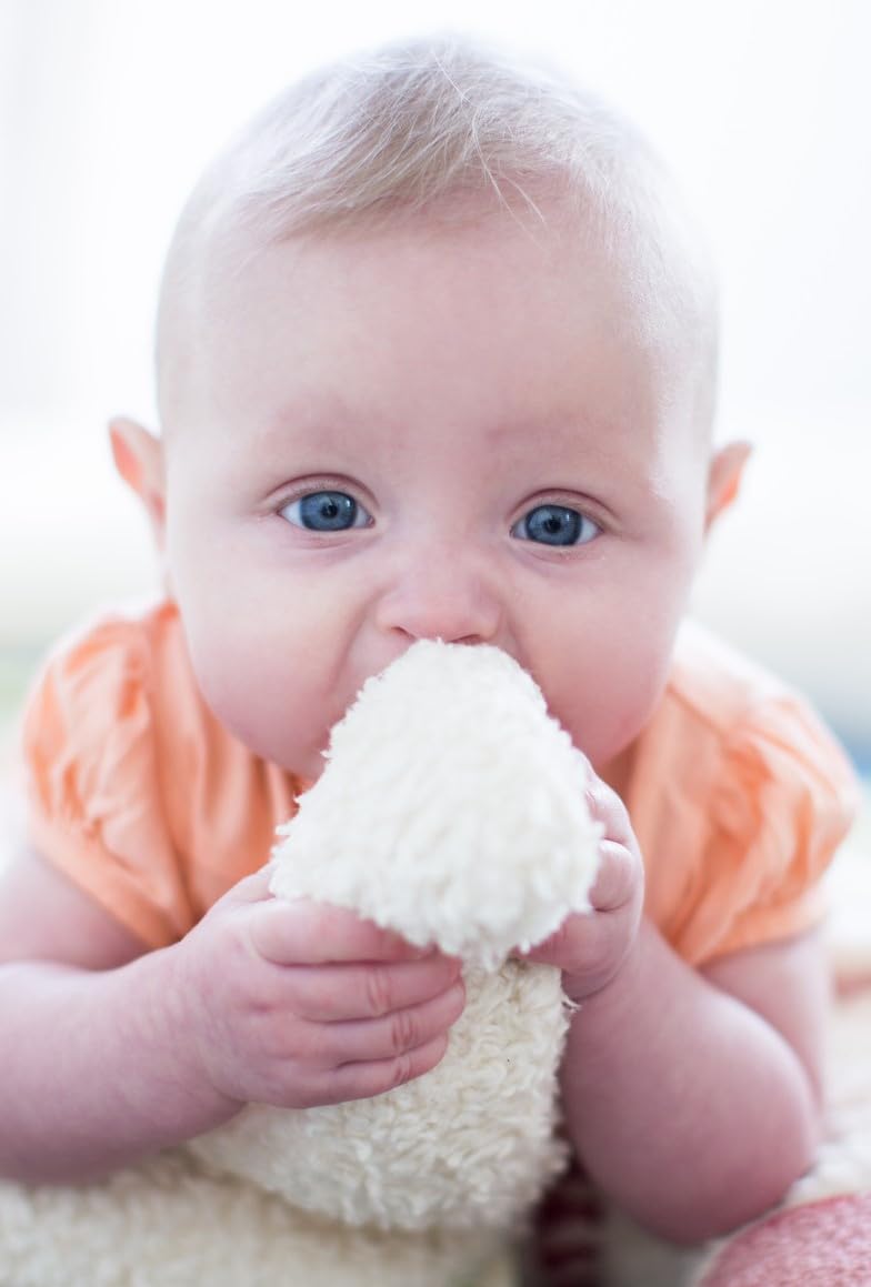 Efie Kirschkern-Bio-Wärmekissen Schäfchen mit Blümchen – 100% Bio-Baumwolle (kbA) | Kirsch­kernfüllung für natürliche Wärme & Kälte | handgefertigt in Deutschland